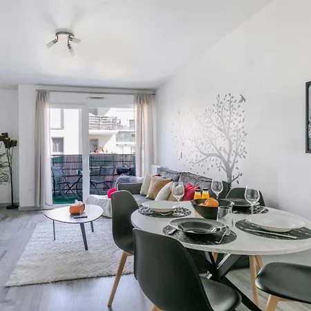 Charming, Paris In 15 Minutes, Private Parking * Creteil