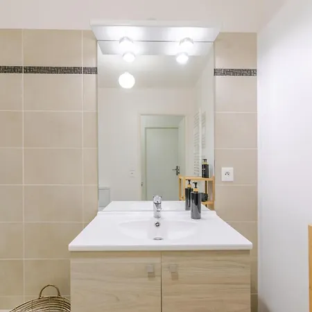 Apartment Charming, Paris In 15 Minutes, Private Parking