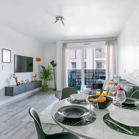 Charming, Paris In 15 Minutes, Private Parking Apartment
